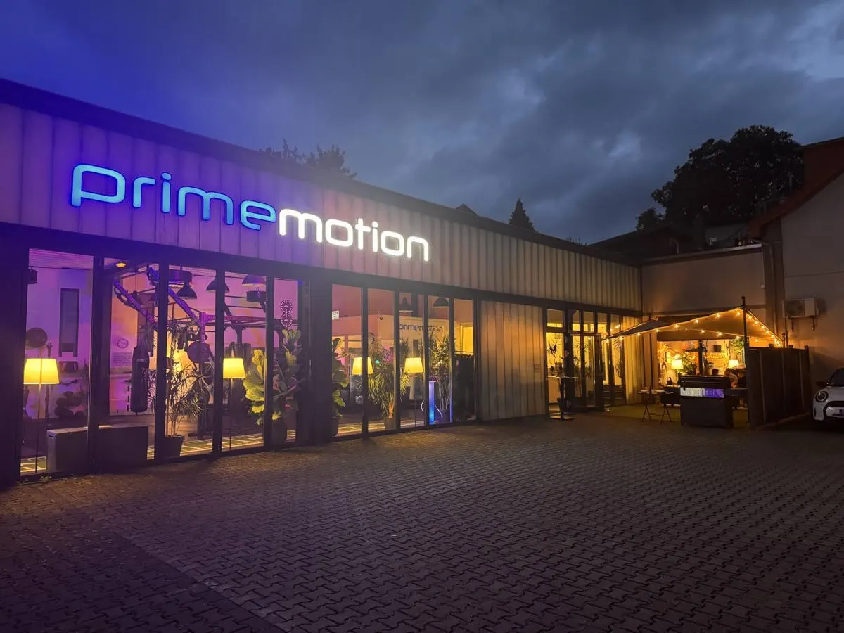 primemotion bei Nacht